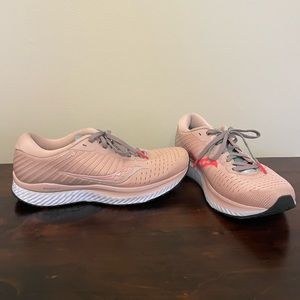 Saucony Jackalope Guide 13